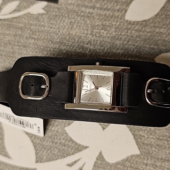 Guess watch with genuine leather strap - Picture 2 of 3